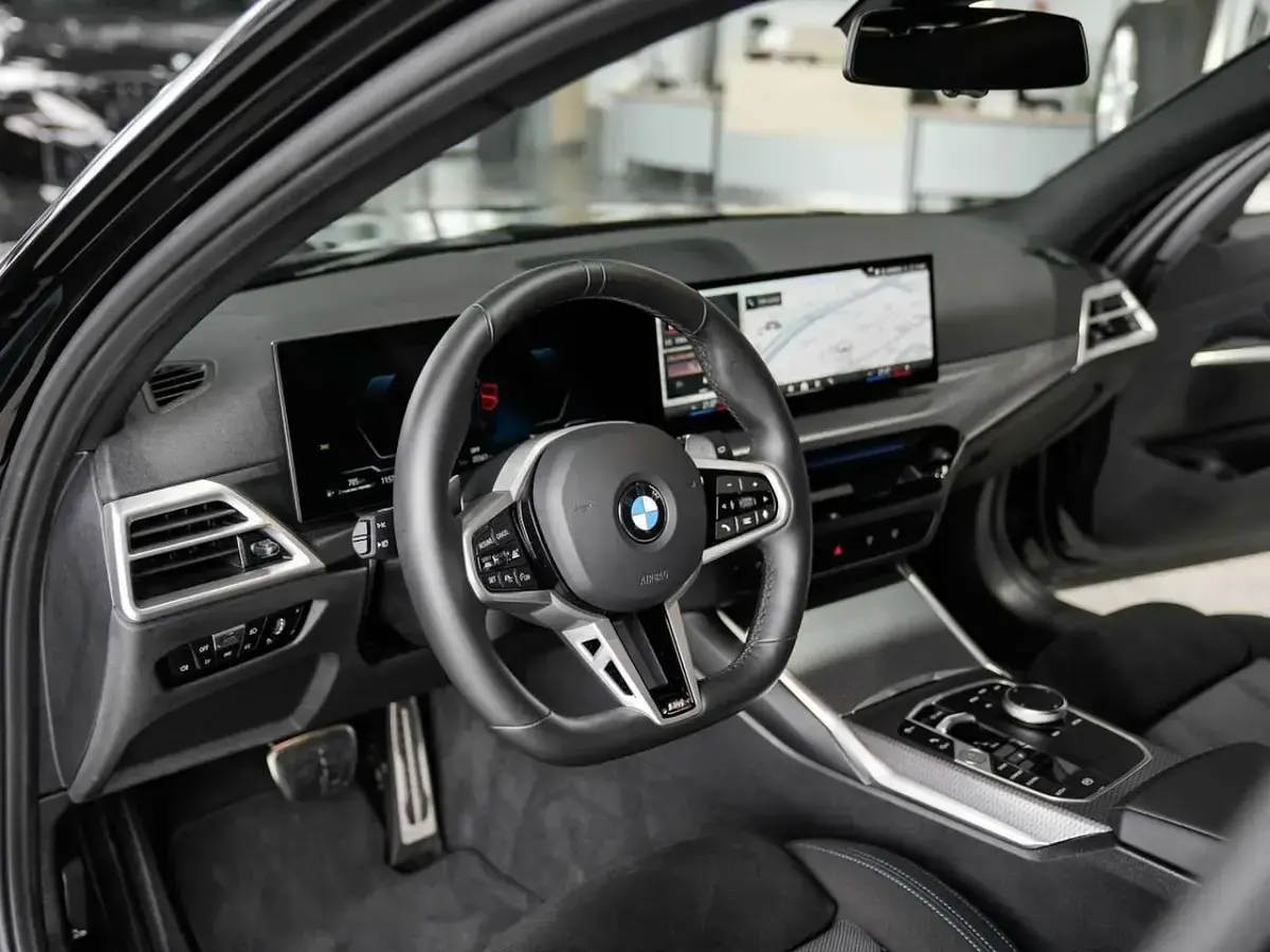 Gebraucht BMW 330 M Sport 245 PS (180 kW) 2025 Saphirschwarz Kombi