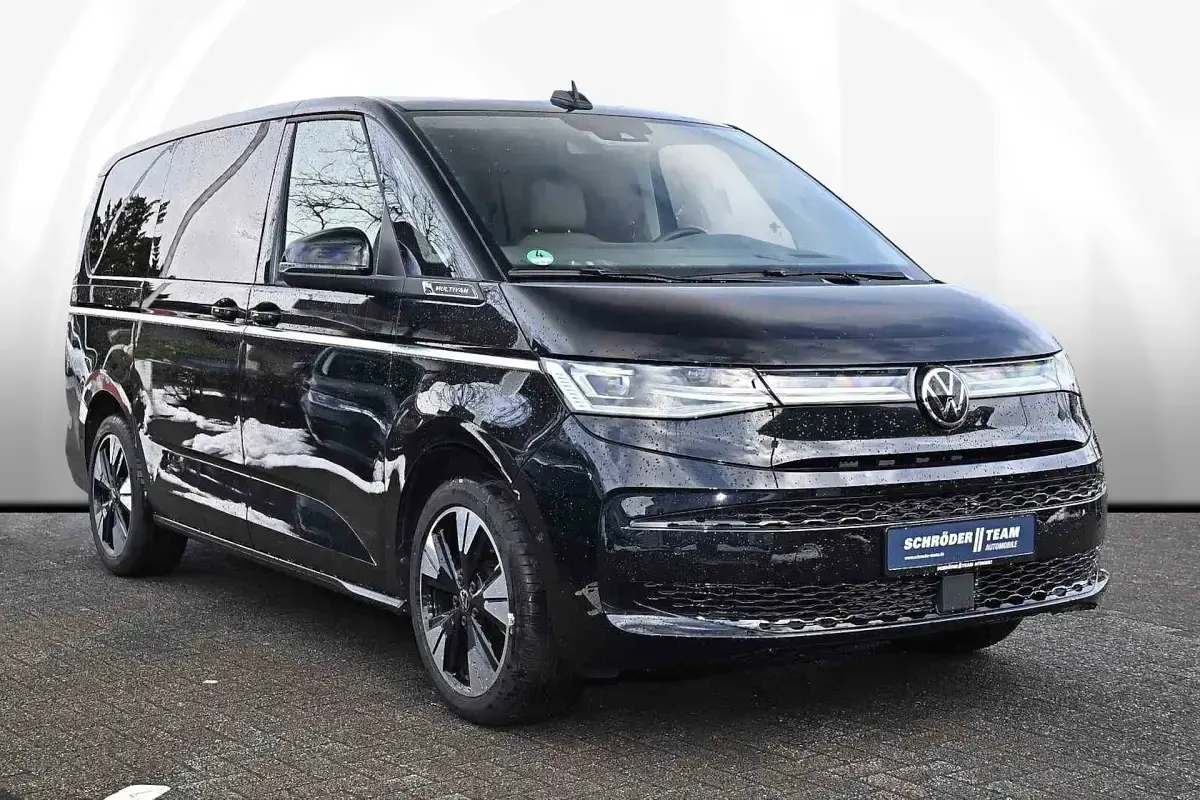 Begagnad VW Multivan Style 150 HK (110 kW) 2024 Svart Minibuss