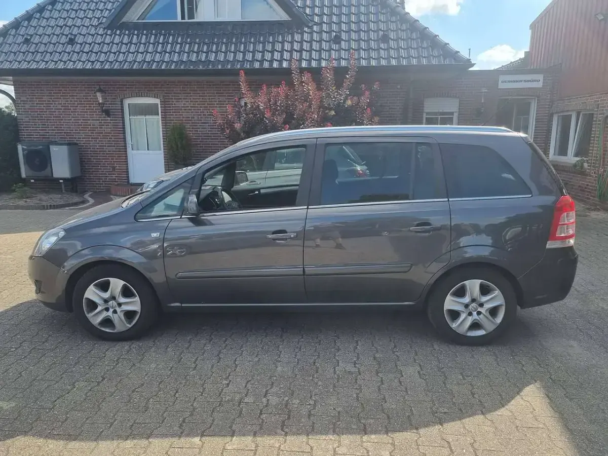Gebraucht Opel Zafira Design Edition 140 PS (102 kW) 2012 Grau Van / Kleinbus