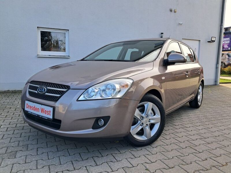 Beige Gebraucht 2009 Kia Ceed EX Limousine | 3.999 € (Guter Preis) - Bild 1/4