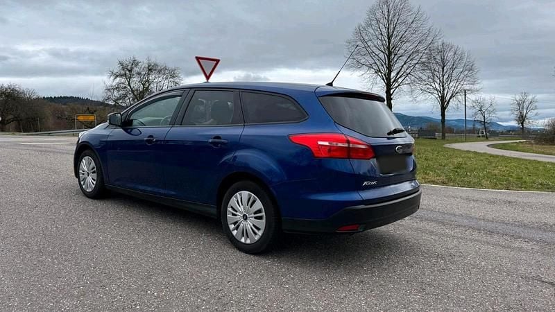 Gebraucht Ford Focus 125 PS (91 kW) 2015 Blau Kombi
