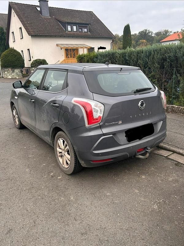 Grau Gebraucht 2018 Ssangyong (KGM) Tivoli SUV | 8.500 € - Bild 1/4
