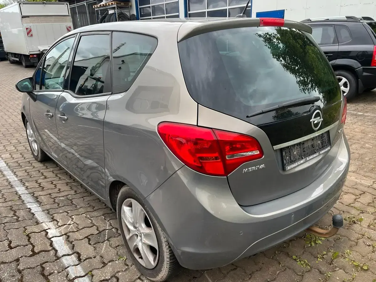 Gebraucht Opel Meriva 110 PS (80 kW) 2011 Braun Van / Kleinbus