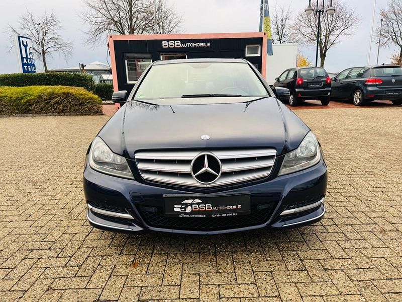 Gebraucht Mercedes C200 184 PS (135 kW) 2012 Blau Limousine