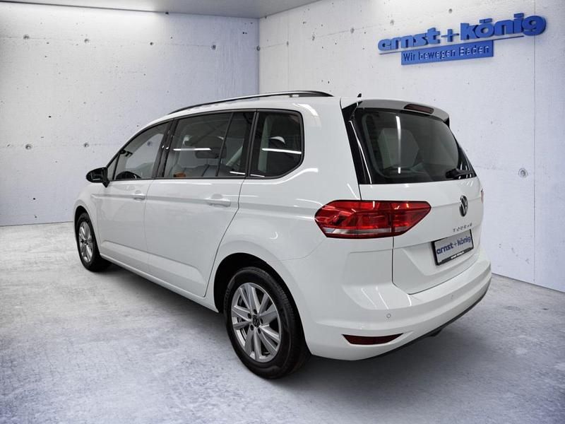 Gebraucht VW Touran Comfortline 150 PS (110 kW) 2024 Van / Kleinbus