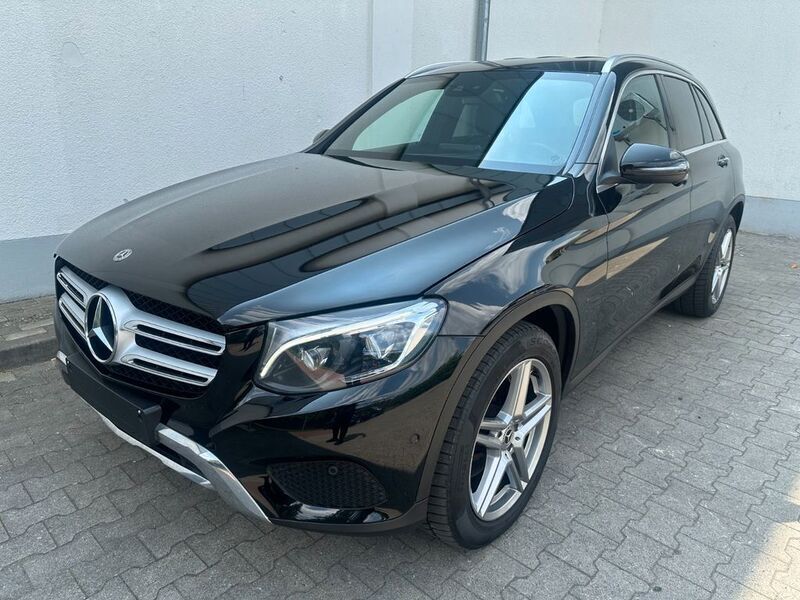 Schwarz Gebraucht 2017 Mercedes GLC220 AMG line SUV | 20.900 € (Superpreis) - Bild 1/4