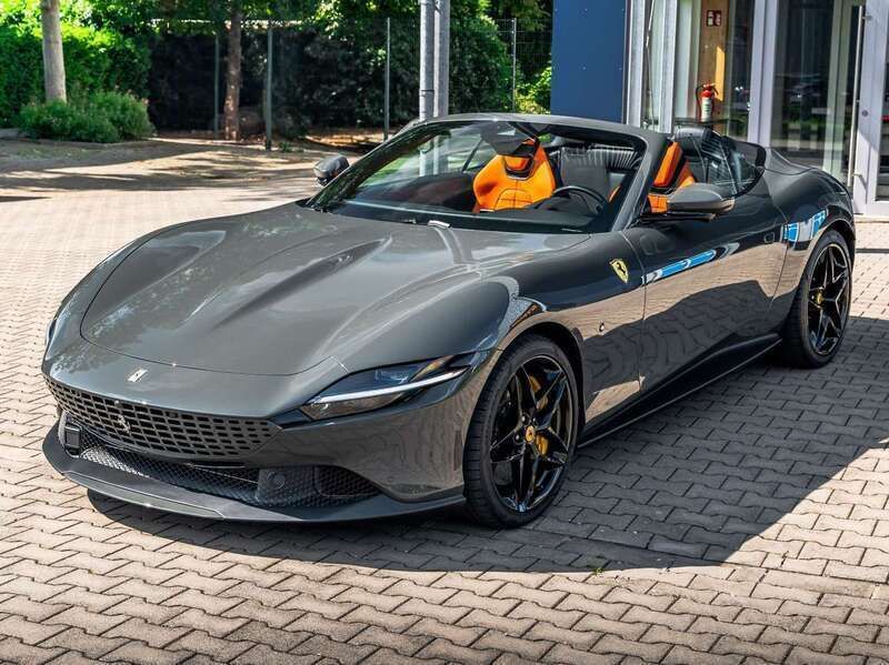 Grigio scuro Neu 2025 Ferrari Roma Coupé | 304.640 € - Bild 1/4
