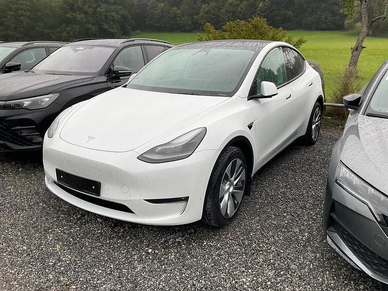 Pearl white multi coat Gebraucht 2023 Tesla Model Y SUV | 40.495 € (Etwas zu teuer) - Bild 1/4