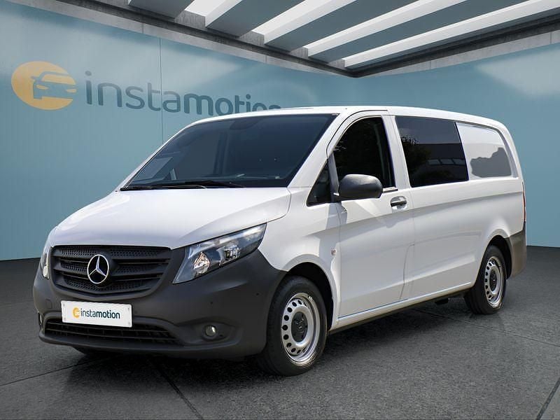 Weiß Gebraucht 2022 Mercedes Vito Van / Kleinbus | 28.099 € (Fairer Preis) - Bild 1/4