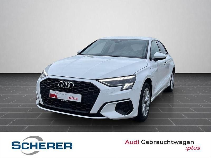 Weiß Gebraucht 2022 Audi A3 Sport Limousine | 21.990 € (Guter Preis) - Bild 1/4