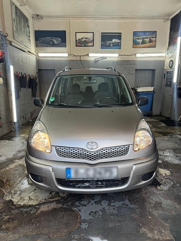 Silber Gebraucht 2003 Toyota Yaris Kombi | 4.850 € (Etwas zu teuer) - Bild 1/4
