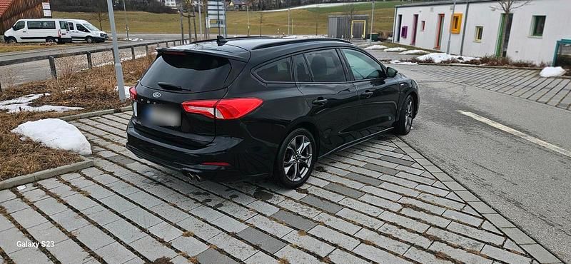 Gebraucht Ford Focus ST-Line 122 PS (89 kW) 2022 Blau Kombi
