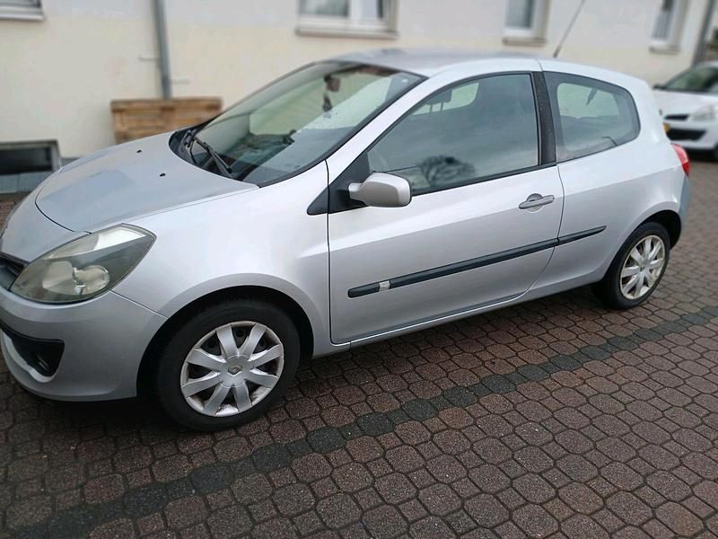 Gebraucht Renault Clio III 75 PS (55 kW) 2006 Grau Kleinwagen