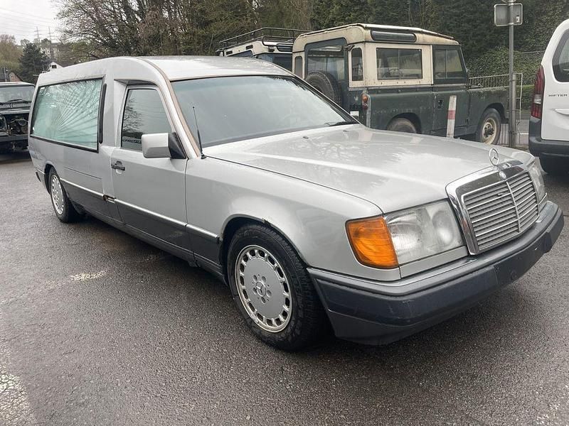 Second-hand Mercedes E250 94 CP (69 kW) 1990 Argintiu Break
