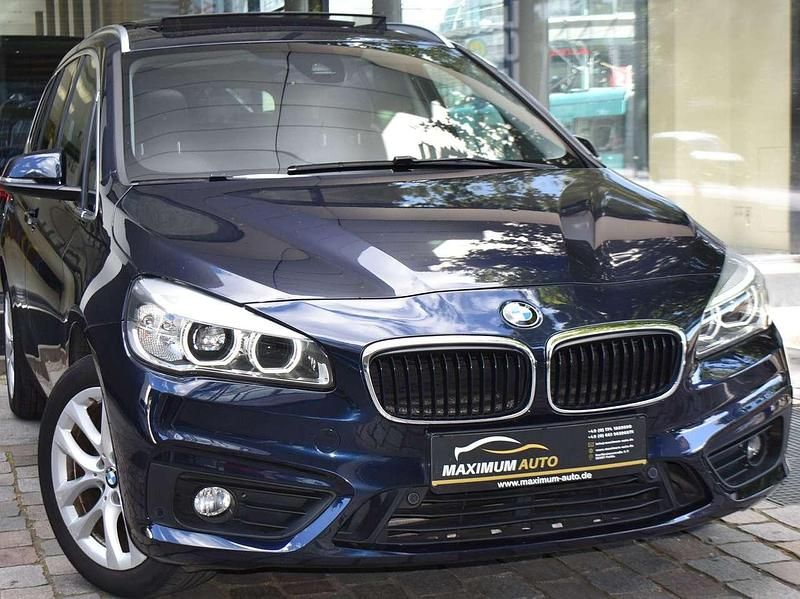 Blau Gebraucht 2017 BMW 220 Gran Tourer Sport Line Van / Kleinbus | 19.800 € (Guter Preis) - Bild 1/4