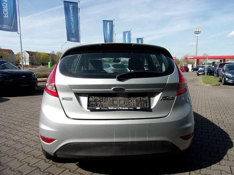 Gebraucht Ford Fiesta Trend 82 PS (60 kW) 2011 Silber Kleinwagen