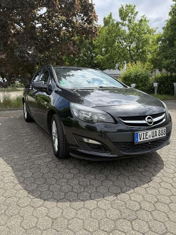Gebraucht Opel Astra Active 131 PS (96 kW) 2013 Schwarz Kombi