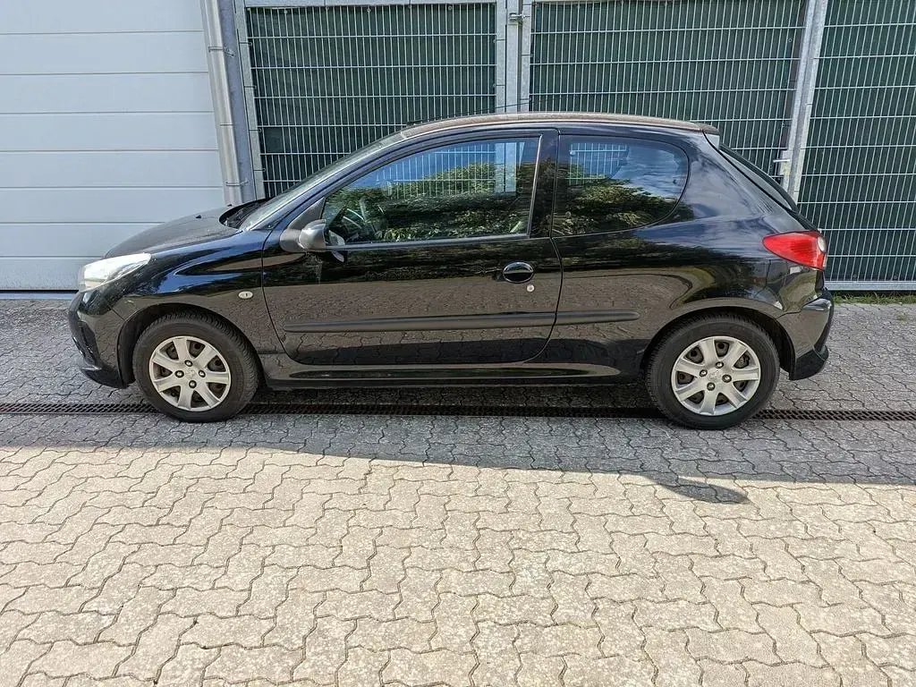 Gebraucht Peugeot 206+ 75 PS (55 kW) 2010 Schwarz Kleinwagen