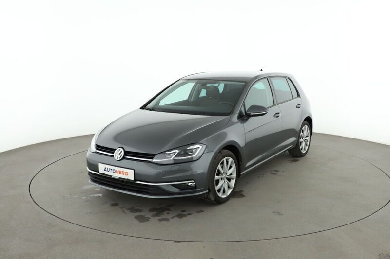 Grau Gebraucht 2018 VW Golf VII Highline Limousine | 15.670 € (Fairer Preis) - Bild 1/4