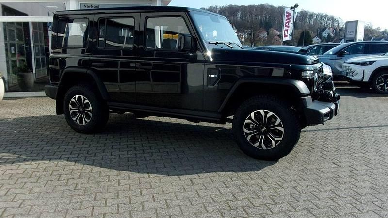 Neu BAW 212 166 PS (122 kW) 2026 Schwarz SUV