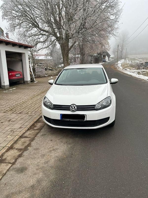 Weiß Gebraucht 2009 VW Golf VI Edition Kleinwagen | 2.400 € (Superpreis) - Bild 1/4