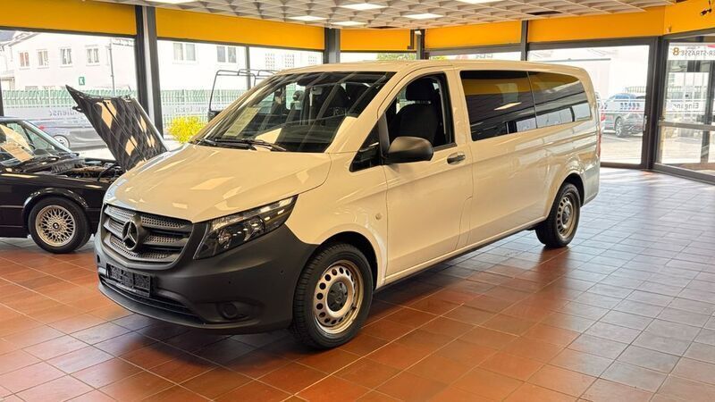 Weiß Gebraucht 2020 Mercedes Vito Van / Kleinbus | 31.999 € (Etwas zu teuer) - Bild 1/4