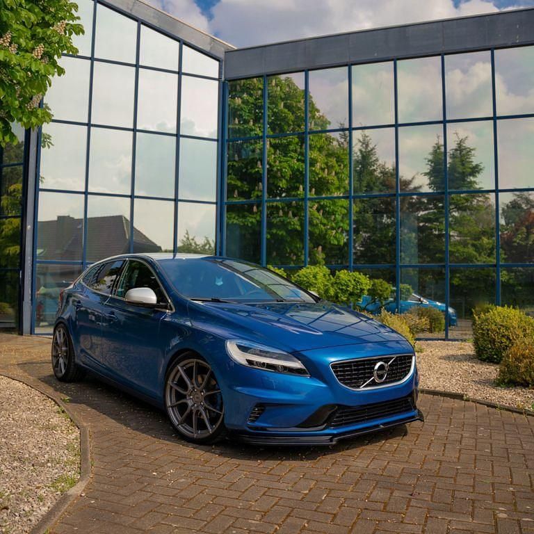 Blau Gebraucht 2019 Volvo V40 R-Design Kombi | 20.990 € (Teuer) - Bild 1/4