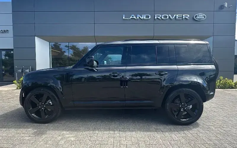 Neu Land Rover Defender SE Dynamic 250 PS (183 kW) 2026 Schwarz SUV
