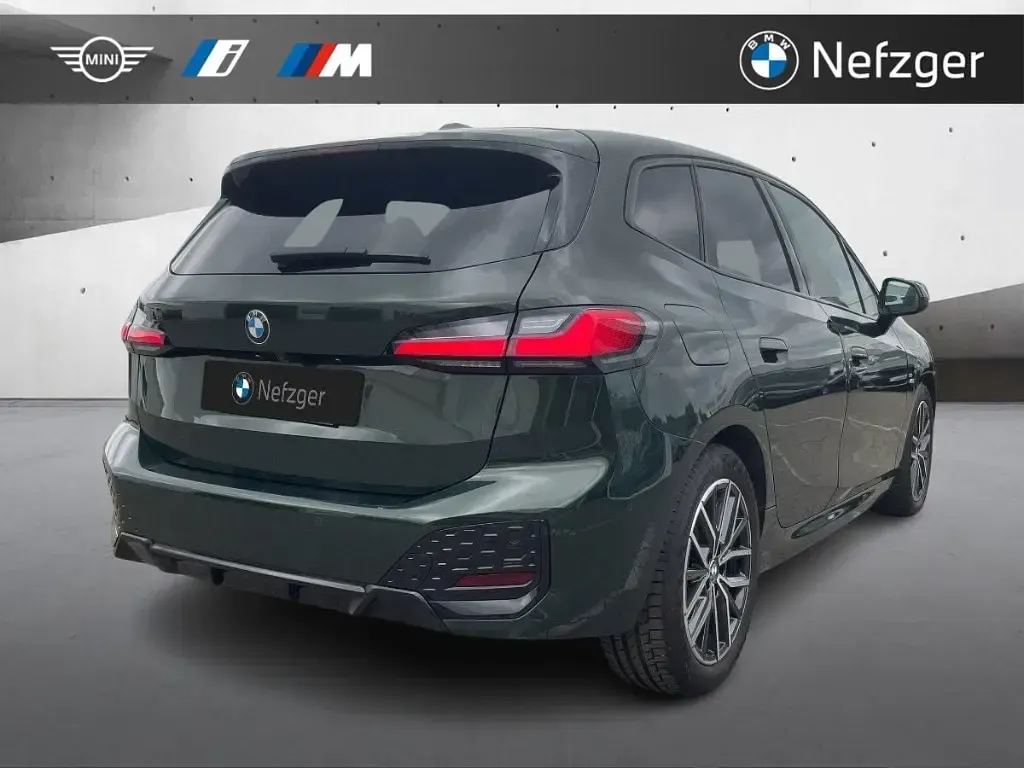 Gebraucht BMW 220 Active Tourer M Sport 156 PS (114 kW) 2022 Gruen Van / Kleinbus