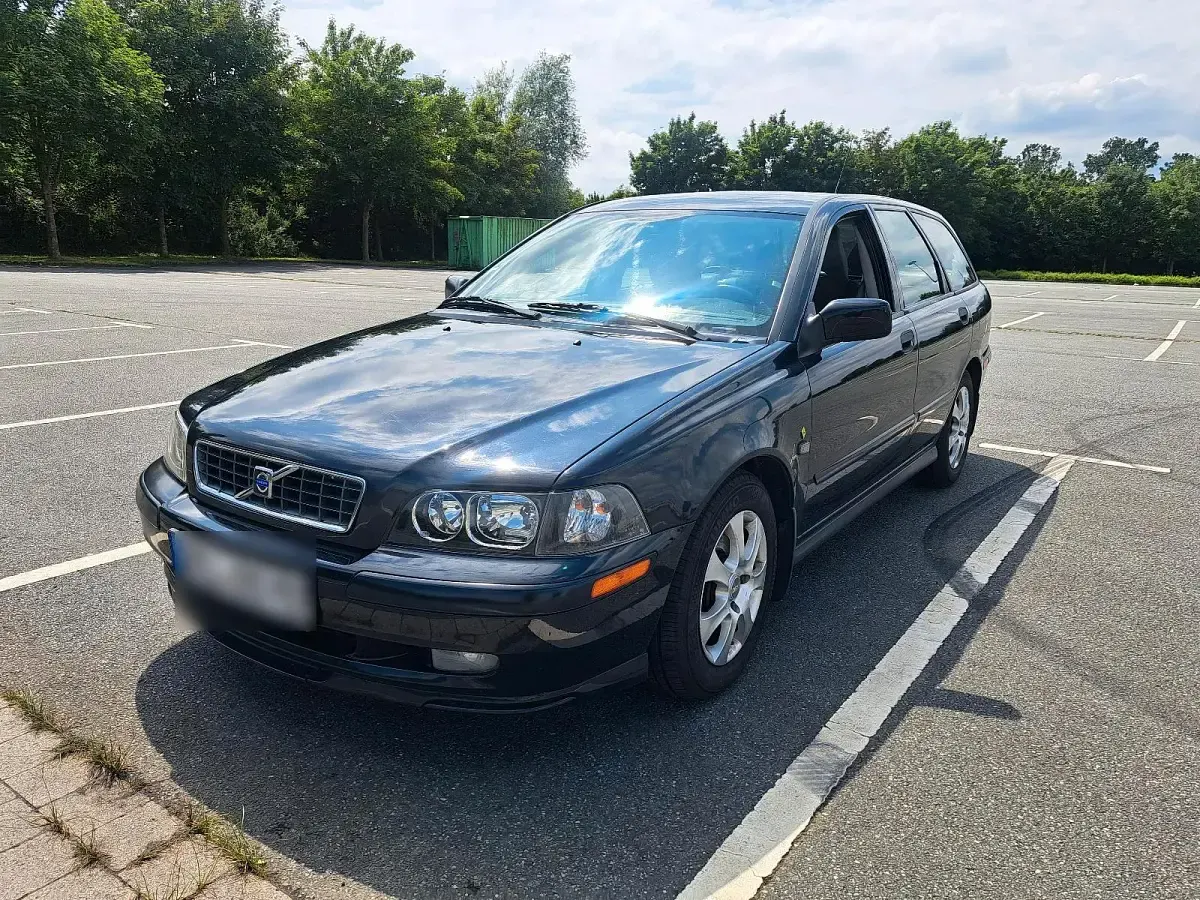 Gebraucht Volvo V40 122 PS (89 kW) 2003 Schwarz Kombi