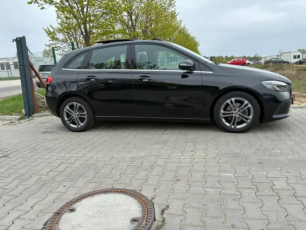 Gebraucht Mercedes B180 116 PS (85 kW) 2019 Schwarz Van / Kleinbus