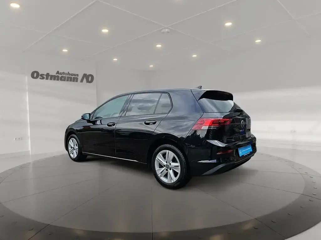 Gebraucht VW Golf VIII Life 131 PS (96 kW) 2023 Deep black perleffekt Limousine