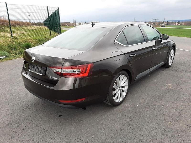 Gebraucht Skoda Superb Style 150 PS (110 kW) 2015 Braun Limousine