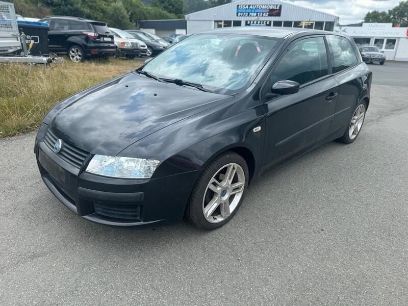 Schwarz Gebraucht 2006 Fiat Stilo Limousine | 1.250 € (Fairer Preis) - Bild 1/4