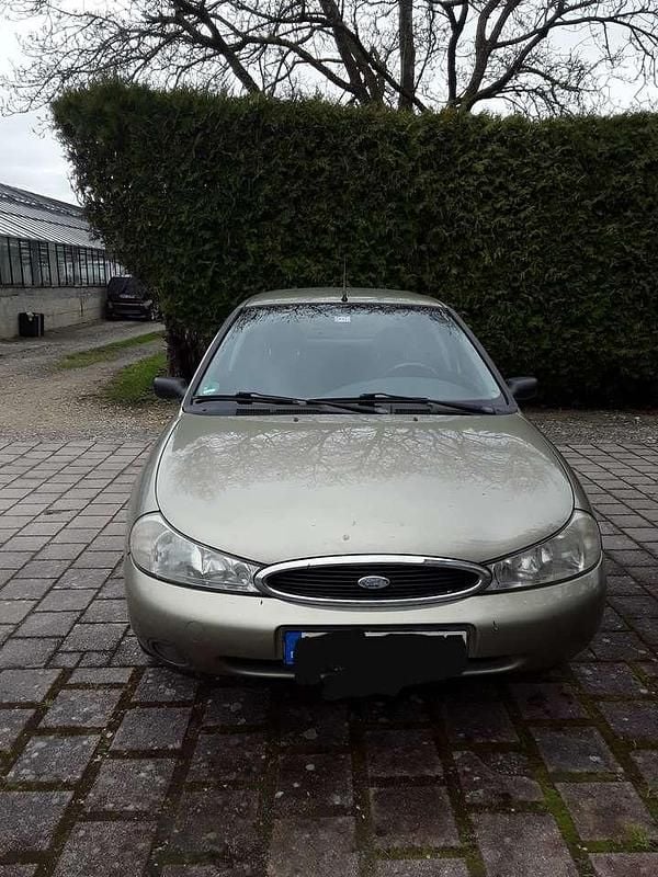 Gebraucht Ford Mondeo 116 PS (85 kW) 1999 Beige Limousine