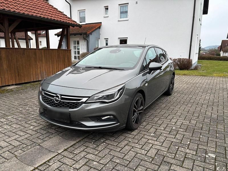 Grau Gebraucht 2017 Opel Astra Limousine | 8.500 € (Fairer Preis) - Bild 1/4