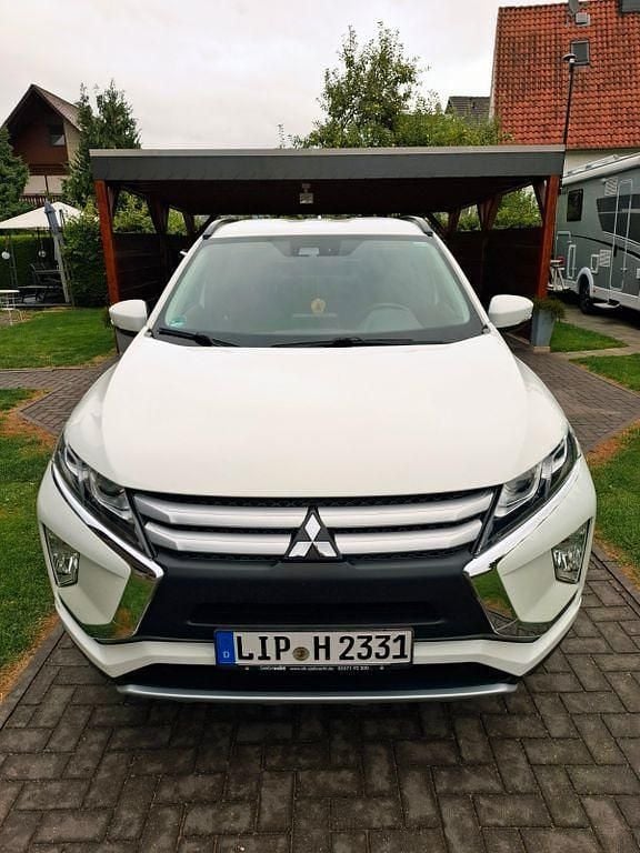 Weiß Gebraucht 2019 Mitsubishi Eclipse Cross Diamant Edition SUV | 19.990 € (Fairer Preis) - Bild 1/4