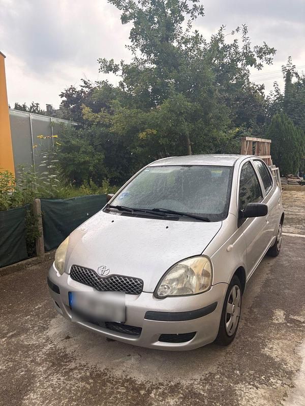 Silber Gebraucht 2004 Toyota Yaris Kleinwagen | 1.200 € (Guter Preis) - Bild 1/4