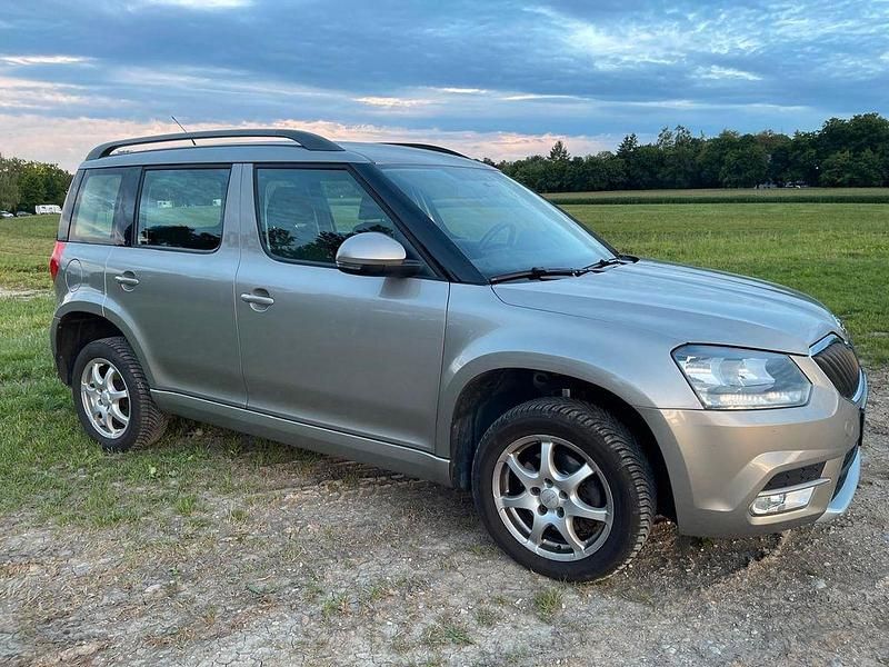 Silber Gebraucht 2014 Skoda Yeti SUV | 7.700 € (Superpreis) - Bild 1/4