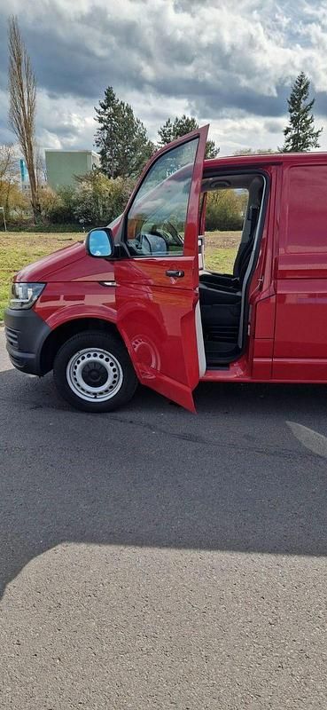 Gebraucht VW Transporter 102 PS (75 kW) 2019 Rot Van