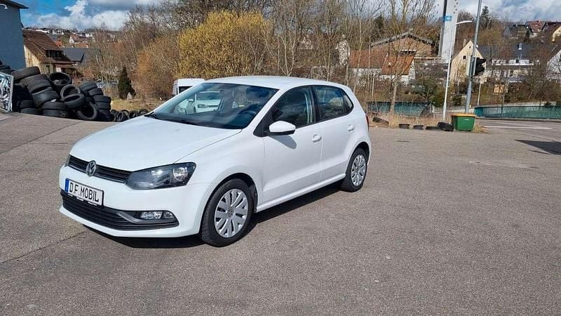 Weiß Gebraucht 2016 VW Polo Comfortline Kleinwagen | 6.500 € (Guter Preis) - Bild 1/4