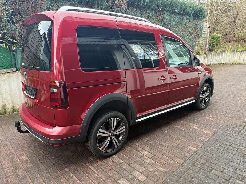 Gebraucht VW Caddy S 122 PS (89 kW) 2016 Rot Van / Kleinbus