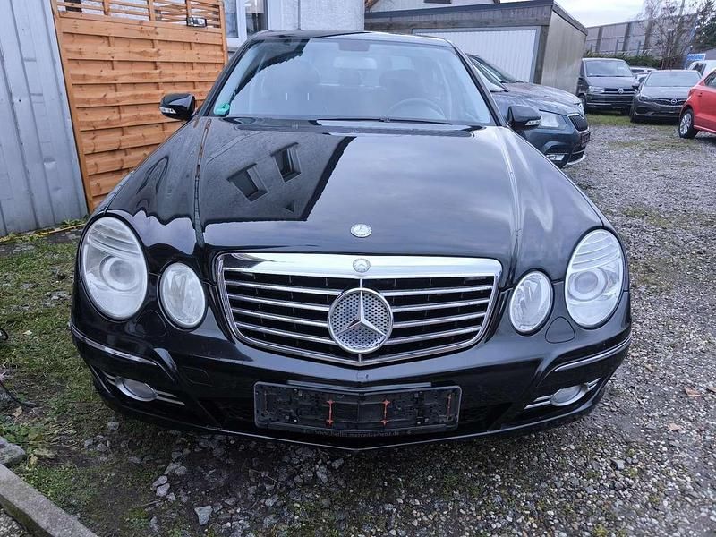 Schwarz Gebraucht 2009 Mercedes E320 Avantgarde Limousine | 6.980 € (Fairer Preis) - Bild 1/4