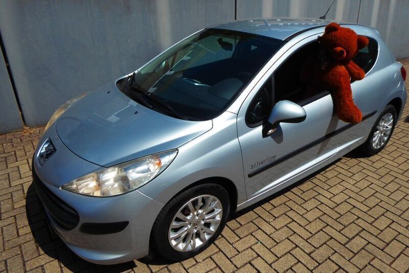 Grau Gebraucht 2007 Peugeot 207 Tendance Kleinwagen | 3.211 € (Fairer Preis) - Bild 1/4