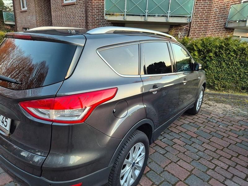 Gebraucht Ford Kuga Titanium 150 PS (110 kW) 2015 Grau SUV