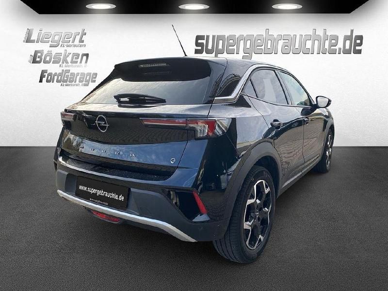 Gebraucht Opel Mokka-e Ultimate 100 kW (136 PS) 2022 Diamant schwarz/karbon schwarz SUV