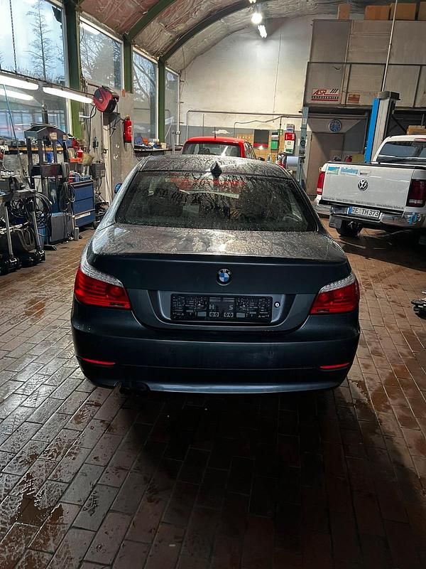 Gebraucht BMW 525 218 PS (160 kW) 2008 Grau Limousine