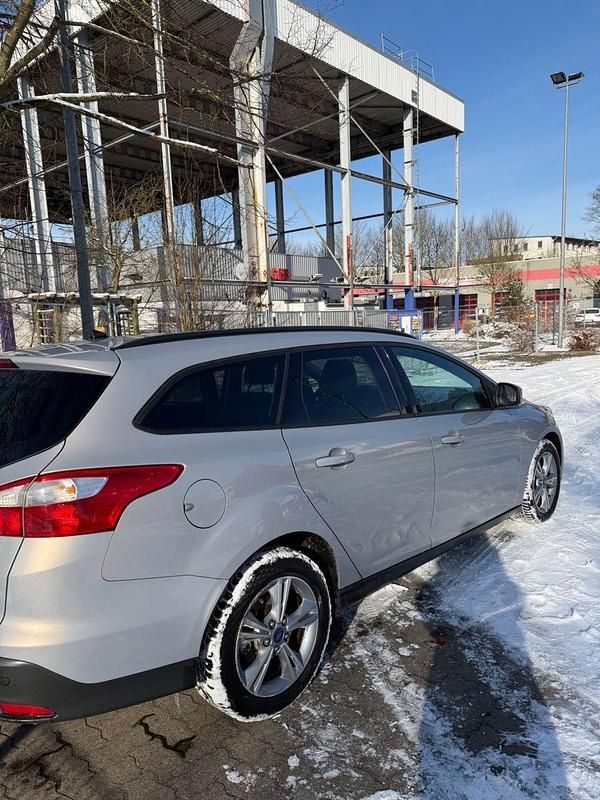 Gebraucht Ford Focus Trend 116 PS (85 kW) 2013 Grau Kombi