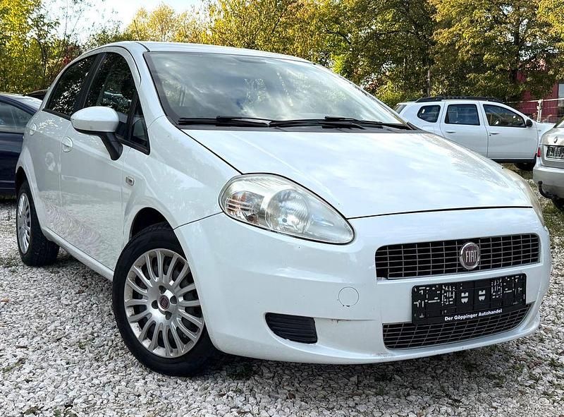 Bianco divino/zenit/ghiaccio/g Gebraucht 2009 Fiat Grande Punto Dynamic Kleinwagen | 2.499 € (Etwas zu teuer) - Bild 1/4