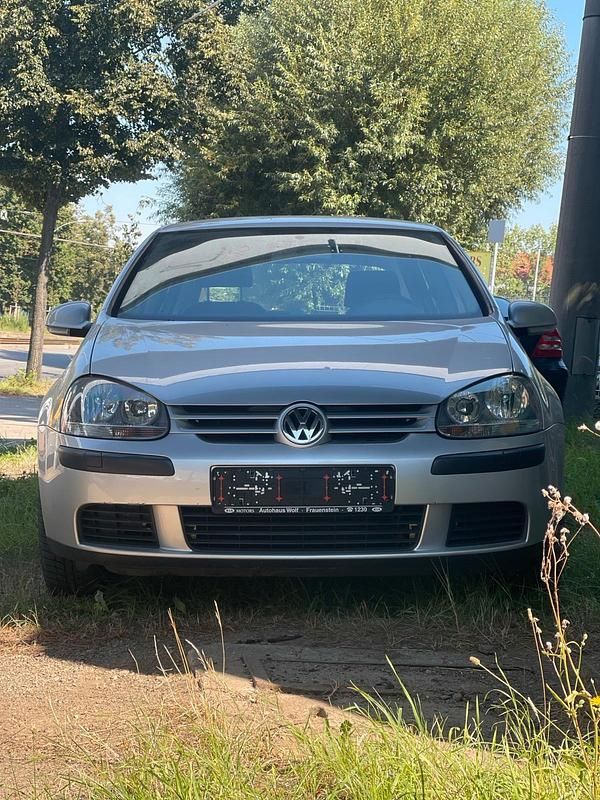Silber Gebraucht 2004 VW Golf V Kleinwagen | 2.799 € (Guter Preis) - Bild 1/4